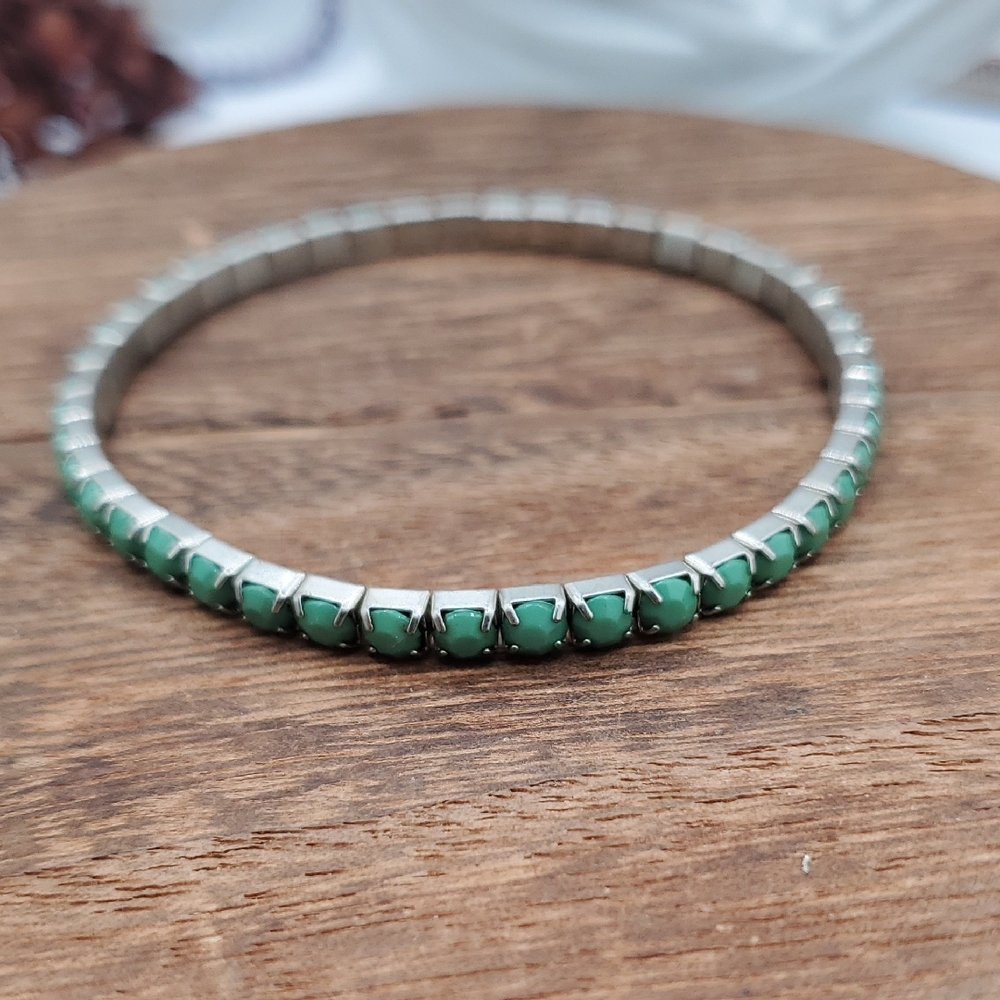 Elegant Green Bracelet Stretch B3428‎